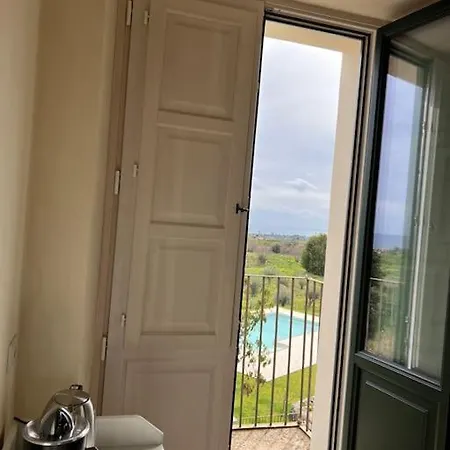 Hotel Puleera San Leonardello